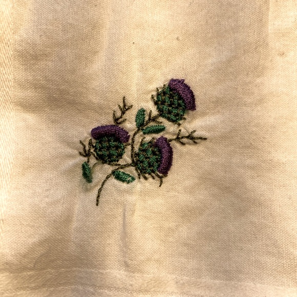 VINTAGE Hand Embroidery Floral Handkerchief/Tea Towel - Picture 3 of 4